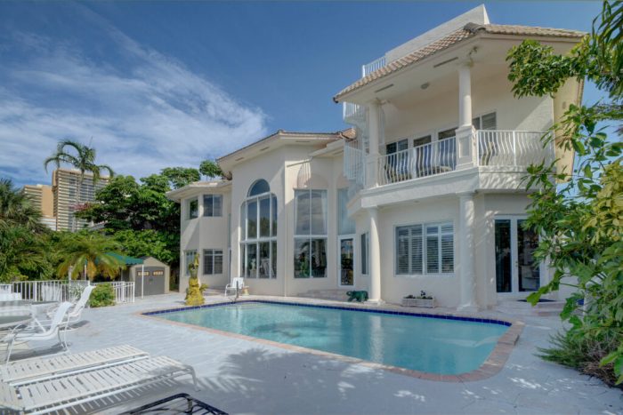 BUY LUXURY REAL ESTATE IN FLORIDA